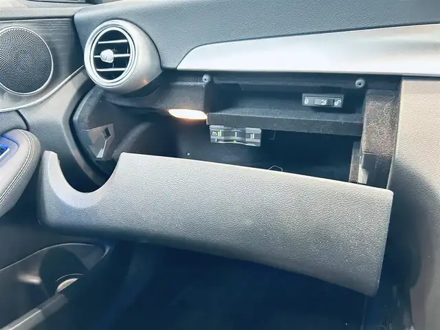 メルセデス・ベンツ Ｃ２２０ｄ アバンギャルド　AMGライン 大阪府 2019(令1)年 3.9万km ポーラホワイト レーダーセーフティ/黒革/メモリ付きパワーシート/シートヒーター/純正ナビ/TV/バックカメラ/applecarplay/ACC/ブラインドスポット/純正18インチAW/LEDヘッドライト/アンビエントライト