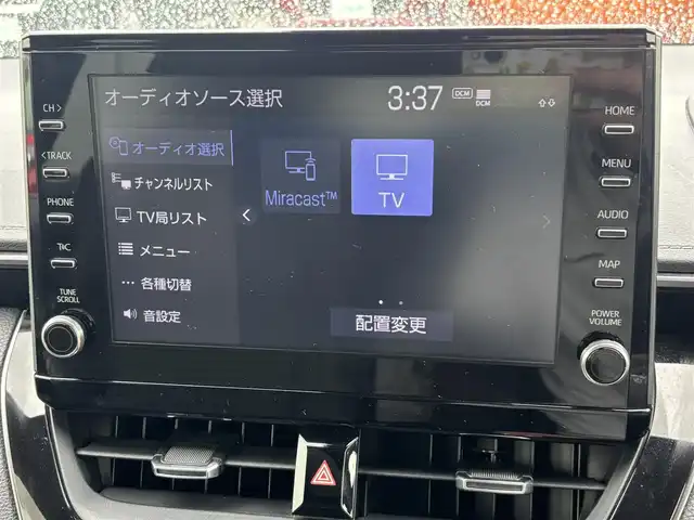 トヨタ カローラツーリング ハイブリッド ダブルバイビー 福岡県 2019(令1)年 3.7万km ブラックマイカ 横滑り防止機能/レーンキープアシスト/衝突被害軽減システム/バックカメラ/パーキングアシスト/追従クルーズコントロール/ディスプレイオーディオ/Bluetooth/Miracast/フルセグTV/USB接続4個/ビルトインETC/純正フロアマット/純正AW/シートシーター/ステアリングヒーター/１２Vソケット/LEDライト/モード切替