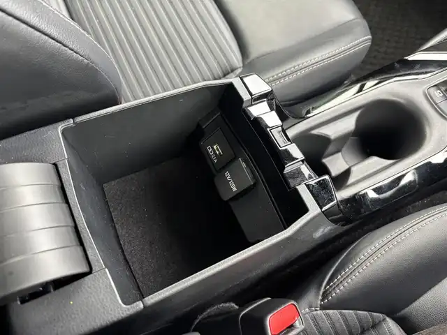 トヨタ カローラツーリング ハイブリッド ダブルバイビー 福岡県 2019(令1)年 3.7万km ブラックマイカ 横滑り防止機能/レーンキープアシスト/衝突被害軽減システム/バックカメラ/パーキングアシスト/追従クルーズコントロール/ディスプレイオーディオ/Bluetooth/Miracast/フルセグTV/USB接続4個/ビルトインETC/純正フロアマット/純正AW/シートシーター/ステアリングヒーター/１２Vソケット/LEDライト/モード切替