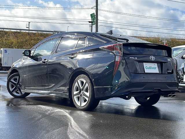トヨタ プリウス A ツーリングセレクション 青森県 2016(平28)年 6.7万km アティチュードブラックマイカ ・純正メモリーナビ/（BT/SD/iPod/DVD/CD/AM/FM)/・フルセグTV/・トヨタセーフティセンス/・プリクラッシュセーフティ/・レーダークルーズコントロール/・レーンディパーチャー/・ロードサインアシスト/・オートマチックハイビーム/・パーキングサポートブレーキ/・コーナーセンサー/・ブラインドスポットモニター/・LEDヘッドライト/・ステアリングスイッチ/・スマートキー/・シートヒーター（前席）/・ドライブレコーダー/・17インチ純正アルミホイール/・電動格納ミラー/・アイドリングストップ/・ETC/・プッシュスタート/・純正フロアマット/・ドアバイザー