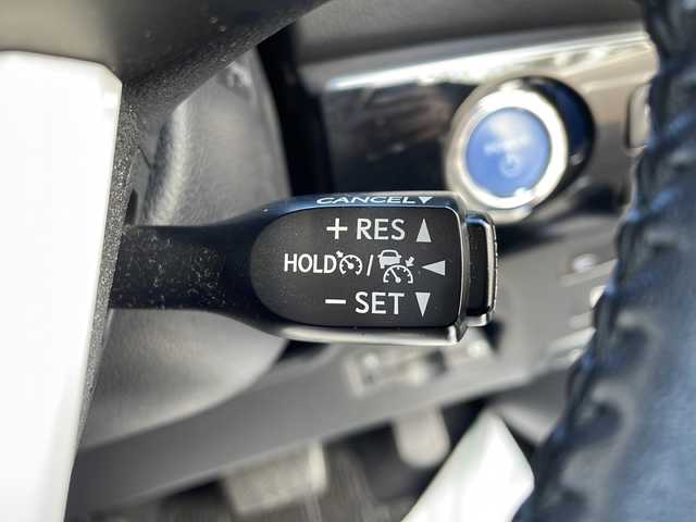 トヨタ プリウス A ツーリングセレクション 青森県 2016(平28)年 6.7万km アティチュードブラックマイカ ・純正メモリーナビ/（BT/SD/iPod/DVD/CD/AM/FM)/・フルセグTV/・トヨタセーフティセンス/・プリクラッシュセーフティ/・レーダークルーズコントロール/・レーンディパーチャー/・ロードサインアシスト/・オートマチックハイビーム/・パーキングサポートブレーキ/・コーナーセンサー/・ブラインドスポットモニター/・LEDヘッドライト/・ステアリングスイッチ/・スマートキー/・シートヒーター（前席）/・ドライブレコーダー/・17インチ純正アルミホイール/・電動格納ミラー/・アイドリングストップ/・ETC/・プッシュスタート/・純正フロアマット/・ドアバイザー