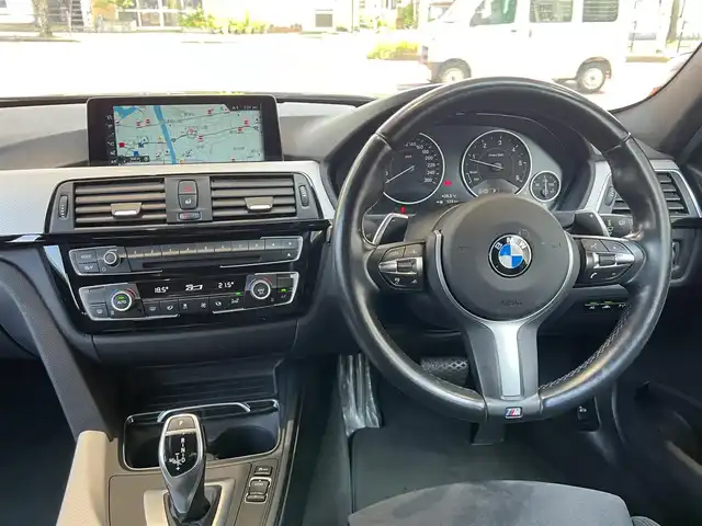 ＢＭＷ ３２０ｄ Mスポーツ 大分県 2016(平28)年 4.5万km サファイアブラックP 純正ナビ/【Bluetooth/DVD/CD/ラジオ】/外部端子接続：USB/AUX/バックカメラ/コーナーセンサー/ETC/パドルシフト/車線変更警告/衝突被害軽減システム/レーンキープアシスト/オートライト/純正LEDヘッドライト/フロントフォグ/純正18インチAW/前後ドライブレコーダー（CSD-790FHG）/スマートキー2本/フロアマット/保証書/取扱説明書