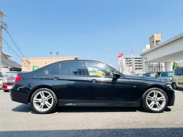 ＢＭＷ ３２０ｄ Mスポーツ 大分県 2016(平28)年 4.5万km サファイアブラックP 純正ナビ/【Bluetooth/DVD/CD/ラジオ】/外部端子接続：USB/AUX/バックカメラ/コーナーセンサー/ETC/パドルシフト/車線変更警告/衝突被害軽減システム/レーンキープアシスト/オートライト/純正LEDヘッドライト/フロントフォグ/純正18インチAW/前後ドライブレコーダー（CSD-790FHG）/スマートキー2本/フロアマット/保証書/取扱説明書