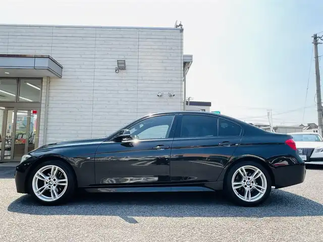 ＢＭＷ ３２０ｄ Mスポーツ 大分県 2016(平28)年 4.5万km サファイアブラックP 純正ナビ/【Bluetooth/DVD/CD/ラジオ】/外部端子接続：USB/AUX/バックカメラ/コーナーセンサー/ETC/パドルシフト/車線変更警告/衝突被害軽減システム/レーンキープアシスト/オートライト/純正LEDヘッドライト/フロントフォグ/純正18インチAW/前後ドライブレコーダー（CSD-790FHG）/スマートキー2本/フロアマット/保証書/取扱説明書