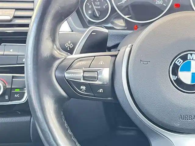 ＢＭＷ ３２０ｄ Mスポーツ 大分県 2016(平28)年 4.5万km サファイアブラックP 純正ナビ/【Bluetooth/DVD/CD/ラジオ】/外部端子接続：USB/AUX/バックカメラ/コーナーセンサー/ETC/パドルシフト/車線変更警告/衝突被害軽減システム/レーンキープアシスト/オートライト/純正LEDヘッドライト/フロントフォグ/純正18インチAW/前後ドライブレコーダー（CSD-790FHG）/スマートキー2本/フロアマット/保証書/取扱説明書