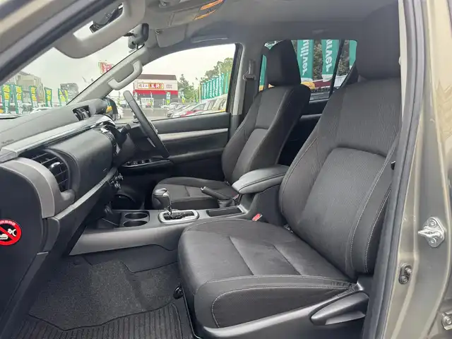 トヨタ ハイラックス Z 三重県 2021(令3)年 5.3万km オキサイドブロンズM プリクラッシュセーフティシステム/レーンディパーチャーアラート/アクティブトラクションコントロール/ダウンヒルアシストコントロール制御/オートLSD/リアデフロック/純正メモリナビ・地デジTV/・DVD/CD/・Bluetooth/バックカメラ/クリアランスソナー/純正ドライブレコーダー/レーダークルーズコントロール/USB端子/ETC/純正17インチアルミホイール/荷台カバー/LEDヘッドランプ/・オートライト/LEDフォグランプ/プッシュエンジンスタート/スマートキー×2/純正リモコンエンジンスターター/新車時保証書/取扱説明書