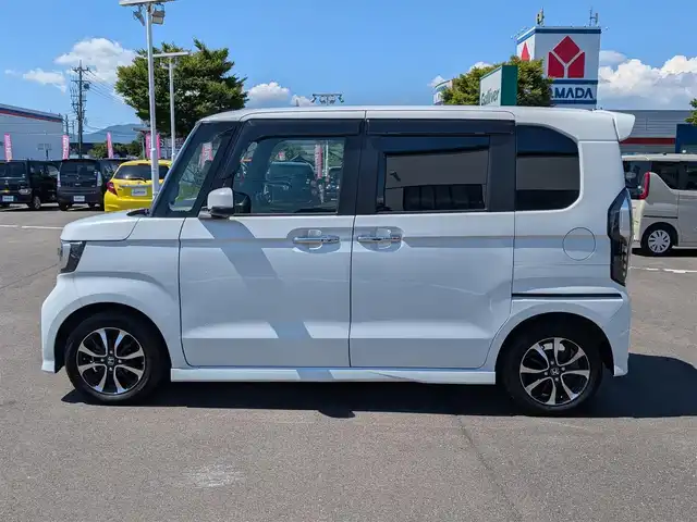 ホンダ Ｎ ＢＯＸ カスタム G L ホンダセンシング 福井県 2020(令2)年 2.5万km プラチナホワイトパール 社外7インチSDナビ【CN-RE06D】/FM AM/SD/iPod/USB/Bluetooth /CD DVD/フルセグテレビ/革巻きステアリング/ステアリングリモコン/LEDヘッドライト/オートライト/純正ビルトインETC/シートヒーター(D/N席)/ウィンカーミラー/ドアバイザー/フロアマット/プラズマクラスター装備エアコン/ホンダセンシング/レーダークルーズコントロール/レーンキープアシスト/車線はみ出し警報/横滑り防止装置/衝突被害軽減機能/標識認識機能