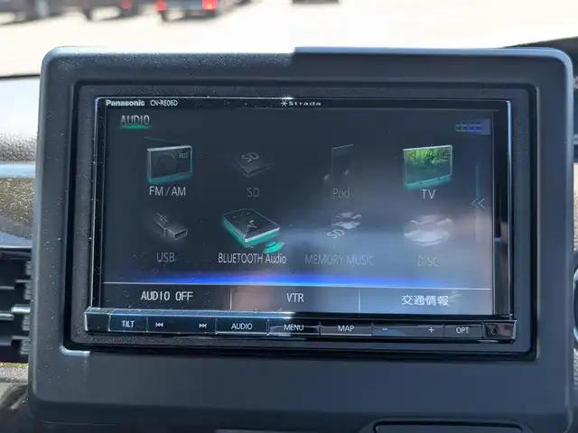 ホンダ Ｎ ＢＯＸ カスタム G L ホンダセンシング 福井県 2020(令2)年 2.5万km プラチナホワイトパール 社外7インチSDナビ【CN-RE06D】/FM AM/SD/iPod/USB/Bluetooth /CD DVD/フルセグテレビ/革巻きステアリング/ステアリングリモコン/LEDヘッドライト/オートライト/純正ビルトインETC/シートヒーター(D/N席)/ウィンカーミラー/ドアバイザー/フロアマット/プラズマクラスター装備エアコン/ホンダセンシング/レーダークルーズコントロール/レーンキープアシスト/車線はみ出し警報/横滑り防止装置/衝突被害軽減機能/標識認識機能
