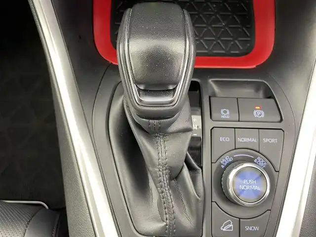 トヨタ ＲＡＶ４ アドベンチャー オフロードPKG 富山県 2022(令4)年 5.4万km アティチュードブラックマイカ 4WD/純正9型DA（AM/FM/BT/Miracast）/パノラミックビューモニター/プリクラッシュセーフティ/レーンディパーチャーアラート/レーダークルーズコントロール/オートマチックハイビーム/LEDヘッドライト/ブラインドスポットモニター/クリアランスソナー/前席温熱＋ベンチレーションシート/純正１８インチAW/ビルトインETC/ドライブレコーダー/ステアリングヒーター/スマートキー×２/プッシュスタート/純正フロアマット/取扱説明書/保証書