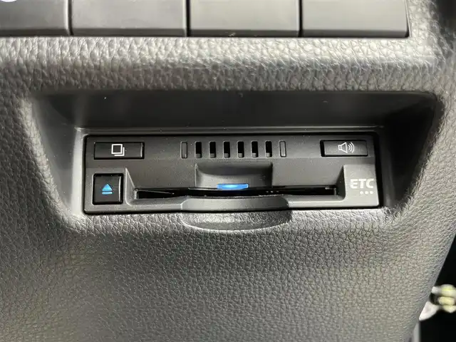 トヨタ ＲＡＶ４ アドベンチャー オフロードPKG 富山県 2022(令4)年 5.4万km アティチュードブラックマイカ 4WD/純正9型DA（AM/FM/BT/Miracast）/パノラミックビューモニター/プリクラッシュセーフティ/レーンディパーチャーアラート/レーダークルーズコントロール/オートマチックハイビーム/LEDヘッドライト/ブラインドスポットモニター/クリアランスソナー/前席温熱＋ベンチレーションシート/純正１８インチAW/ビルトインETC/ドライブレコーダー/ステアリングヒーター/スマートキー×２/プッシュスタート/純正フロアマット/取扱説明書/保証書