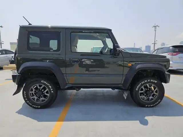 スズキ ジムニー シエラ JC 長野県 2021(令3)年 2.9万km ジャングルグリーン 〇純正8インチナビ/〇フルセグTV/〇バックカメラ/〇ビルトインETC/〇ワンオーナー車/〇JAOSフロントバンパー/〇JAOSリアバンパー/〇JAOSマッドガード/〇JAOSサイドスカート/〇JAOSショックアブソーバー/〇JAOSマフラー/〇純正背面タイヤ/〇ベージュレザー調シートカバー/〇LEDヘッドランプ/〇フロントフォグランプ/〇オートライト/〇純正15インチアルミホイール/〇デュアルセンサーブレーキサポート/〇誤発進抑制機能/〇車線逸脱抑制機能/〇ふらつき警報機能/〇標識認識機能/〇ハイビームアシスト/〇クルーズコントロール/〇革巻きステアリングホイール/〇ステアリングスイッチ/〇SRSエアバッグ/〇オートエアコン/〇シートヒーター/〇キーレスプッシュスタートシステム/〇禁煙車