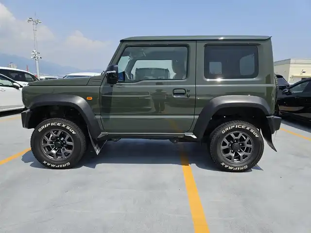 スズキ ジムニー シエラ JC 長野県 2021(令3)年 2.9万km ジャングルグリーン 〇純正8インチナビ/〇フルセグTV/〇バックカメラ/〇ビルトインETC/〇ワンオーナー車/〇JAOSフロントバンパー/〇JAOSリアバンパー/〇JAOSマッドガード/〇JAOSサイドスカート/〇JAOSショックアブソーバー/〇JAOSマフラー/〇純正背面タイヤ/〇ベージュレザー調シートカバー/〇LEDヘッドランプ/〇フロントフォグランプ/〇オートライト/〇純正15インチアルミホイール/〇デュアルセンサーブレーキサポート/〇誤発進抑制機能/〇車線逸脱抑制機能/〇ふらつき警報機能/〇標識認識機能/〇ハイビームアシスト/〇クルーズコントロール/〇革巻きステアリングホイール/〇ステアリングスイッチ/〇SRSエアバッグ/〇オートエアコン/〇シートヒーター/〇キーレスプッシュスタートシステム/〇禁煙車
