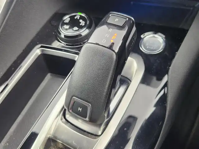 プジョー ３００８ GTライン ブルー HDi 愛知県 2020(令2)年 4.1万km GRISHURRICANE サンルーフ　/ナビ　/バックカメラ　/ＢＳＭ　/置くだけ充電　/ハーフレザー　/シートヒーター　/パワーシート　/ドラレコ　/ルーフレール　/パドルシフト　/USB　/アルミホイール　/LEDライト　/取説　/記録簿