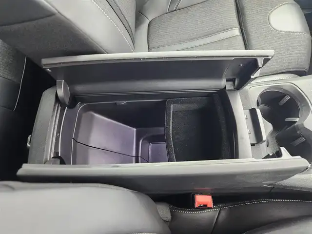 プジョー ３００８ GTライン ブルー HDi 愛知県 2020(令2)年 4.1万km GRISHURRICANE サンルーフ　/ナビ　/バックカメラ　/ＢＳＭ　/置くだけ充電　/ハーフレザー　/シートヒーター　/パワーシート　/ドラレコ　/ルーフレール　/パドルシフト　/USB　/アルミホイール　/LEDライト　/取説　/記録簿