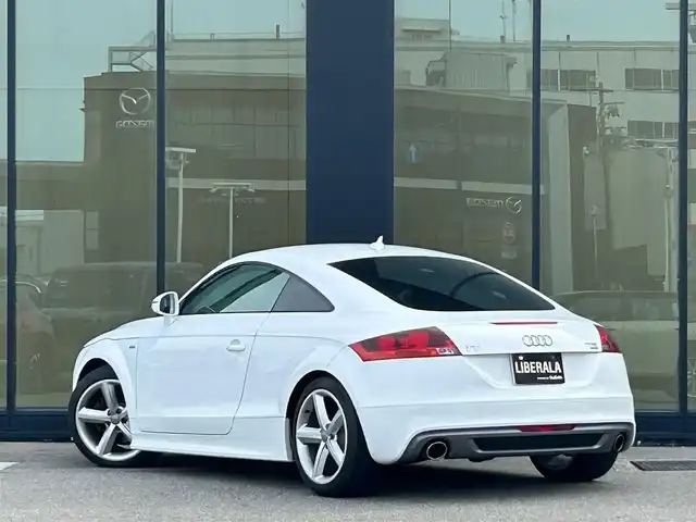 アウディ ＴＴクーペ 2．0 TFSI Sラインパック 石川県 2012(平24)年 6.3万km 白 純正SDナビ/Bluetooth・AM/FM・CD・DVD・ipod・USB・VTR/フルセグTV/ETC/クルーズコントロール/シートヒーター（D+N席）/パドルシフト/アンチロック・ブレーキ・システム/横滑り防止装置/盗難防止装置/エアバッグ（W+サイド）/純正フロアマット/純正アルミホイール/オートライト/スマートキー