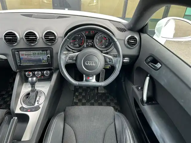 アウディ ＴＴクーペ 2．0 TFSI Sラインパック 石川県 2012(平24)年 6.3万km 白 純正SDナビ/Bluetooth・AM/FM・CD・DVD・ipod・USB・VTR/フルセグTV/ETC/クルーズコントロール/シートヒーター（D+N席）/パドルシフト/アンチロック・ブレーキ・システム/横滑り防止装置/盗難防止装置/エアバッグ（W+サイド）/純正フロアマット/純正アルミホイール/オートライト/スマートキー