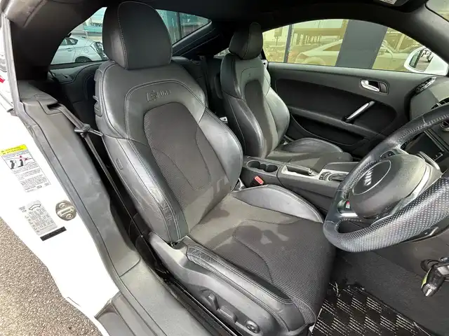 アウディ ＴＴクーペ 2．0 TFSI Sラインパック 石川県 2012(平24)年 6.3万km 白 純正SDナビ/Bluetooth・AM/FM・CD・DVD・ipod・USB・VTR/フルセグTV/ETC/クルーズコントロール/シートヒーター（D+N席）/パドルシフト/アンチロック・ブレーキ・システム/横滑り防止装置/盗難防止装置/エアバッグ（W+サイド）/純正フロアマット/純正アルミホイール/オートライト/スマートキー