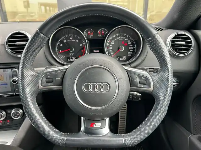 アウディ ＴＴクーペ 2．0 TFSI Sラインパック 石川県 2012(平24)年 6.3万km 白 純正SDナビ/Bluetooth・AM/FM・CD・DVD・ipod・USB・VTR/フルセグTV/ETC/クルーズコントロール/シートヒーター（D+N席）/パドルシフト/アンチロック・ブレーキ・システム/横滑り防止装置/盗難防止装置/エアバッグ（W+サイド）/純正フロアマット/純正アルミホイール/オートライト/スマートキー