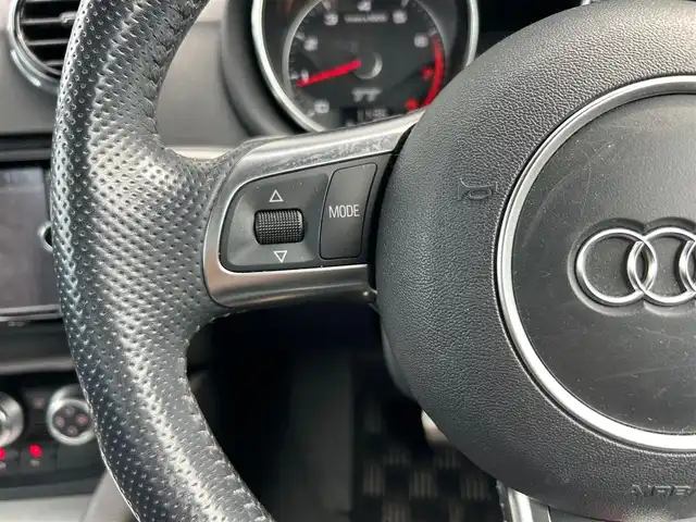 アウディ ＴＴクーペ 2．0 TFSI Sラインパック 石川県 2012(平24)年 6.3万km 白 純正SDナビ/Bluetooth・AM/FM・CD・DVD・ipod・USB・VTR/フルセグTV/ETC/クルーズコントロール/シートヒーター（D+N席）/パドルシフト/アンチロック・ブレーキ・システム/横滑り防止装置/盗難防止装置/エアバッグ（W+サイド）/純正フロアマット/純正アルミホイール/オートライト/スマートキー