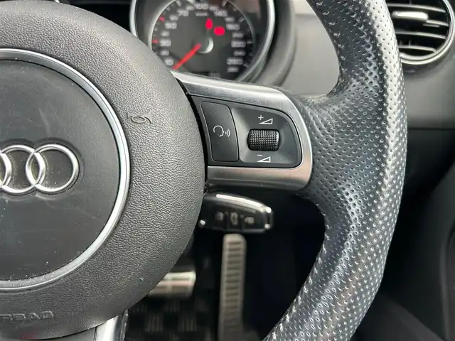 アウディ ＴＴクーペ 2．0 TFSI Sラインパック 石川県 2012(平24)年 6.3万km 白 純正SDナビ/Bluetooth・AM/FM・CD・DVD・ipod・USB・VTR/フルセグTV/ETC/クルーズコントロール/シートヒーター（D+N席）/パドルシフト/アンチロック・ブレーキ・システム/横滑り防止装置/盗難防止装置/エアバッグ（W+サイド）/純正フロアマット/純正アルミホイール/オートライト/スマートキー
