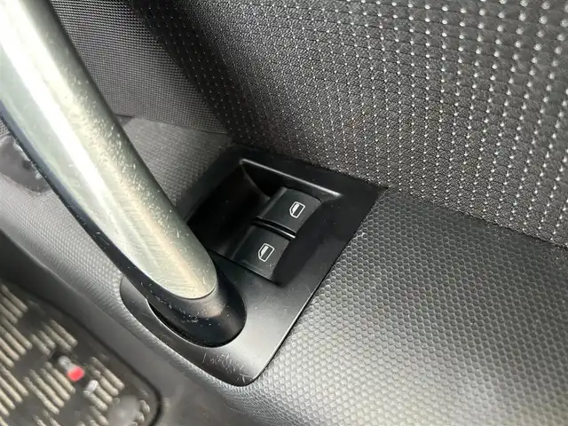 アウディ ＴＴクーペ 2．0 TFSI Sラインパック 石川県 2012(平24)年 6.3万km 白 純正SDナビ/Bluetooth・AM/FM・CD・DVD・ipod・USB・VTR/フルセグTV/ETC/クルーズコントロール/シートヒーター（D+N席）/パドルシフト/アンチロック・ブレーキ・システム/横滑り防止装置/盗難防止装置/エアバッグ（W+サイド）/純正フロアマット/純正アルミホイール/オートライト/スマートキー