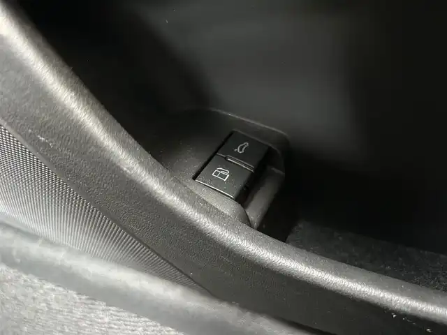 アウディ ＴＴクーペ 2．0 TFSI Sラインパック 石川県 2012(平24)年 6.3万km 白 純正SDナビ/Bluetooth・AM/FM・CD・DVD・ipod・USB・VTR/フルセグTV/ETC/クルーズコントロール/シートヒーター（D+N席）/パドルシフト/アンチロック・ブレーキ・システム/横滑り防止装置/盗難防止装置/エアバッグ（W+サイド）/純正フロアマット/純正アルミホイール/オートライト/スマートキー