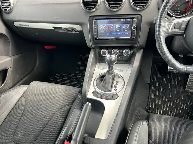 アウディ ＴＴクーペ 2．0 TFSI Sラインパック 石川県 2012(平24)年 6.3万km 白 純正SDナビ/Bluetooth・AM/FM・CD・DVD・ipod・USB・VTR/フルセグTV/ETC/クルーズコントロール/シートヒーター（D+N席）/パドルシフト/アンチロック・ブレーキ・システム/横滑り防止装置/盗難防止装置/エアバッグ（W+サイド）/純正フロアマット/純正アルミホイール/オートライト/スマートキー