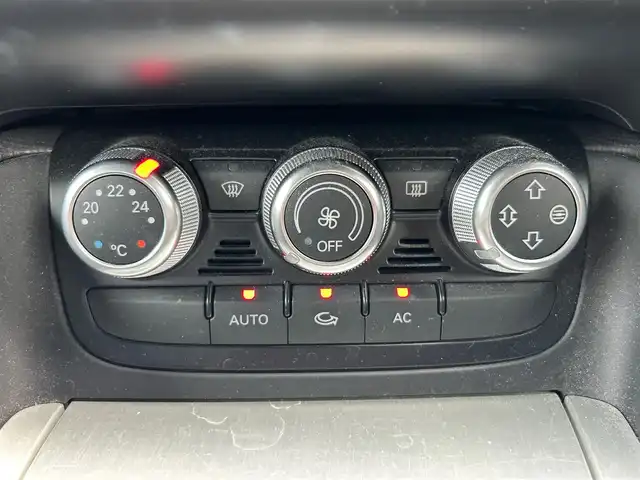 アウディ ＴＴクーペ 2．0 TFSI Sラインパック 石川県 2012(平24)年 6.3万km 白 純正SDナビ/Bluetooth・AM/FM・CD・DVD・ipod・USB・VTR/フルセグTV/ETC/クルーズコントロール/シートヒーター（D+N席）/パドルシフト/アンチロック・ブレーキ・システム/横滑り防止装置/盗難防止装置/エアバッグ（W+サイド）/純正フロアマット/純正アルミホイール/オートライト/スマートキー