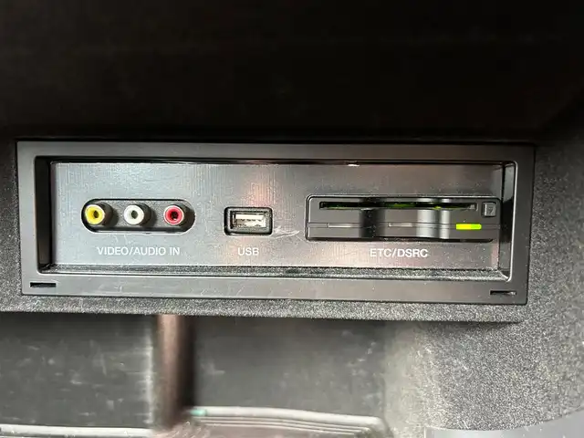 アウディ ＴＴクーペ 2．0 TFSI Sラインパック 石川県 2012(平24)年 6.3万km 白 純正SDナビ/Bluetooth・AM/FM・CD・DVD・ipod・USB・VTR/フルセグTV/ETC/クルーズコントロール/シートヒーター（D+N席）/パドルシフト/アンチロック・ブレーキ・システム/横滑り防止装置/盗難防止装置/エアバッグ（W+サイド）/純正フロアマット/純正アルミホイール/オートライト/スマートキー