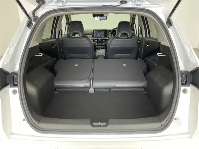 日産 オーラ G レザーエディション 埼玉県 2024(令6)年 0.5万km ピュアホワイトパール 純正９インチディスプレイオーディオ　アラウンドビューモニター　ＢＳＩ　ビルトインＥＴＣ　黒レザーシート　デジタルインナーミラー　ＨＤＭＩ　オートハイビーム　純正アルミホイール　ＬＥＤヘッドライト　ＴＶ