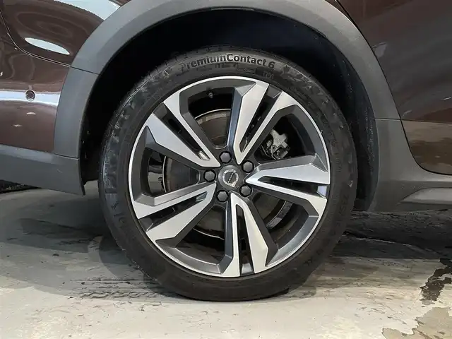 ボルボ Ｖ６０ クロスカントリー T5 AWD プロ 道央・札幌 2020(令2)年 4.5万km メープルブラウンM プラスパッケージ/・チルトアップ機構付電動パノラマガラスサンルーフ/・ステアリングホイール・ヒーター/・リア・シートヒーター/・テイラード・ダッシュボード/harman・Kardonプレミアムサウンド・オーディオシステム/ヒルスタートアシスト/ヒルディセントコントロール/8速ギアトロニック付オートマチックトランスミッション/速度感応式電動パワーステアリング/アイアンオレ・アルミニウムパネル/本革巻シルクメタル・ステアリングホイール/パーフォレッドファインナッパレザーシート/フロント電動ランバーサポート/フロントベンチレーション/衝突回避障害軽減ブレーキ/チルトアップ機能付電動パノラマガラスサーフ/３６０°カメラ/レインセンサー/パワーテールゲート