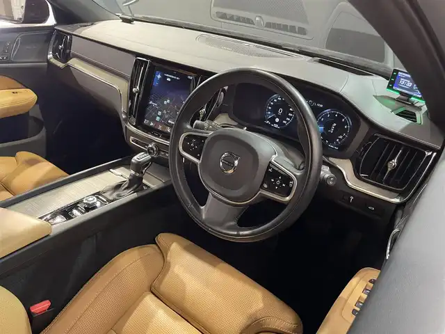 ボルボ Ｖ６０ クロスカントリー T5 AWD プロ 道央・札幌 2020(令2)年 4.5万km メープルブラウンM プラスパッケージ/・チルトアップ機構付電動パノラマガラスサンルーフ/・ステアリングホイール・ヒーター/・リア・シートヒーター/・テイラード・ダッシュボード/harman・Kardonプレミアムサウンド・オーディオシステム/ヒルスタートアシスト/ヒルディセントコントロール/8速ギアトロニック付オートマチックトランスミッション/速度感応式電動パワーステアリング/アイアンオレ・アルミニウムパネル/本革巻シルクメタル・ステアリングホイール/パーフォレッドファインナッパレザーシート/フロント電動ランバーサポート/フロントベンチレーション/衝突回避障害軽減ブレーキ/チルトアップ機能付電動パノラマガラスサーフ/３６０°カメラ/レインセンサー/パワーテールゲート