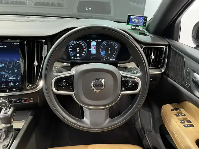 ボルボ Ｖ６０ クロスカントリー T5 AWD プロ 道央・札幌 2020(令2)年 4.5万km メープルブラウンM プラスパッケージ/・チルトアップ機構付電動パノラマガラスサンルーフ/・ステアリングホイール・ヒーター/・リア・シートヒーター/・テイラード・ダッシュボード/harman・Kardonプレミアムサウンド・オーディオシステム/ヒルスタートアシスト/ヒルディセントコントロール/8速ギアトロニック付オートマチックトランスミッション/速度感応式電動パワーステアリング/アイアンオレ・アルミニウムパネル/本革巻シルクメタル・ステアリングホイール/パーフォレッドファインナッパレザーシート/フロント電動ランバーサポート/フロントベンチレーション/衝突回避障害軽減ブレーキ/チルトアップ機能付電動パノラマガラスサーフ/３６０°カメラ/レインセンサー/パワーテールゲート