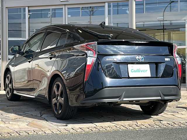 トヨタ プリウス S ツーリングセレクション 静岡県 2018(平30)年 7万km アティチュードブラックマイカ トヨタセーフティセンス/プリクラッシュセーフティ/レーンキープアシスト/レーダークルーズコンロトール/純正ナビ/フルセグTV/CD/DVD/Bluetooth/ラジオ/主要装備/レザーシート/シートヒーター/バックカメラ/ETC/LEDヘッドライト/プッシュスタート/スマートキー