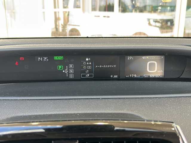 トヨタ プリウス S ツーリングセレクション 静岡県 2018(平30)年 7万km アティチュードブラックマイカ トヨタセーフティセンス/プリクラッシュセーフティ/レーンキープアシスト/レーダークルーズコンロトール/純正ナビ/フルセグTV/CD/DVD/Bluetooth/ラジオ/主要装備/レザーシート/シートヒーター/バックカメラ/ETC/LEDヘッドライト/プッシュスタート/スマートキー