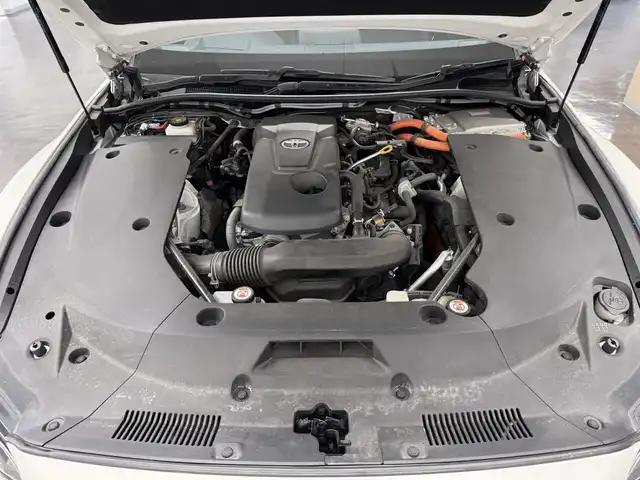 トヨタ クラウン ハイブリッド RS リミテッド 三重県 2020(令2)年 5.4万km ホワイトパールクリスタルシャイン ハイブリッド/FR/MTモード付フロアCVT/純正 8インチナビ/（AM/FM/CD/DVD/Blu-ray/SDREC/SD/USB/Bluetooth/Miracast/AUX/TV）/パノラミックビューモニター/ドライブレコーダー 前方/ビルトイン ETC/Toyota Safety Sense/・プリクラッシュセーフティ/・レーントレーシングアシスト/・レーダークルコン/・ロードサインアシスト/・アダプティブハイビームシステム/・ブラインドスポットモニター＋リヤクロストラフィックオートブレーキ/・インテリジェントクリアランスソナー［パーキングサポートブレーキ（静止物）］/・インテリジェント パーキングアシスト2/・リヤカメラディテクション［RCD］/など/装備/・ハーフレザーシート/・シートヒーター（D/N）/・ステアリングヒーター/・パワーシート（D8way＋ランバーサポート/N4way（肩口スイッチ付））/・カラーヘッドアップディスプレイ/・左右独立オートエアコン/・雨滴感応式フロントワイパー/・AC100Vコンセント（100W）/・3眼LEDヘッドランプ/・オートライト/・専用18inAW/・プッシュスタート/・保/取/ナビ取/・スマートキーx2/など