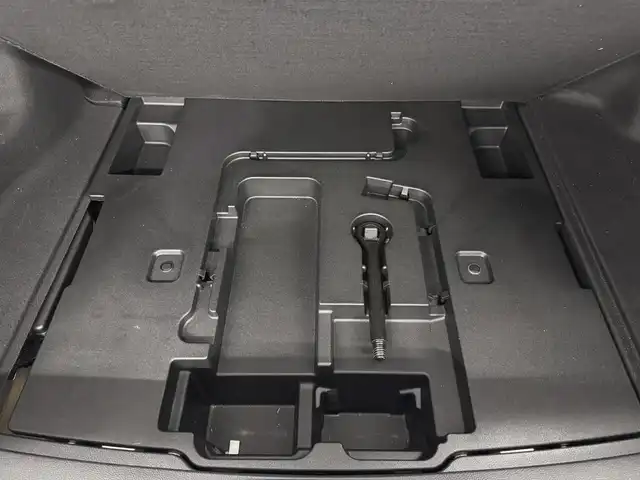 トヨタ クラウン ハイブリッド RS リミテッド 三重県 2020(令2)年 5.4万km ホワイトパールクリスタルシャイン ハイブリッド/FR/MTモード付フロアCVT/純正 8インチナビ/（AM/FM/CD/DVD/Blu-ray/SDREC/SD/USB/Bluetooth/Miracast/AUX/TV）/パノラミックビューモニター/ドライブレコーダー 前方/ビルトイン ETC/Toyota Safety Sense/・プリクラッシュセーフティ/・レーントレーシングアシスト/・レーダークルコン/・ロードサインアシスト/・アダプティブハイビームシステム/・ブラインドスポットモニター＋リヤクロストラフィックオートブレーキ/・インテリジェントクリアランスソナー［パーキングサポートブレーキ（静止物）］/・インテリジェント パーキングアシスト2/・リヤカメラディテクション［RCD］/など/装備/・ハーフレザーシート/・シートヒーター（D/N）/・ステアリングヒーター/・パワーシート（D8way＋ランバーサポート/N4way（肩口スイッチ付））/・カラーヘッドアップディスプレイ/・左右独立オートエアコン/・雨滴感応式フロントワイパー/・AC100Vコンセント（100W）/・3眼LEDヘッドランプ/・オートライト/・専用18inAW/・プッシュスタート/・保/取/ナビ取/・スマートキーx2/など
