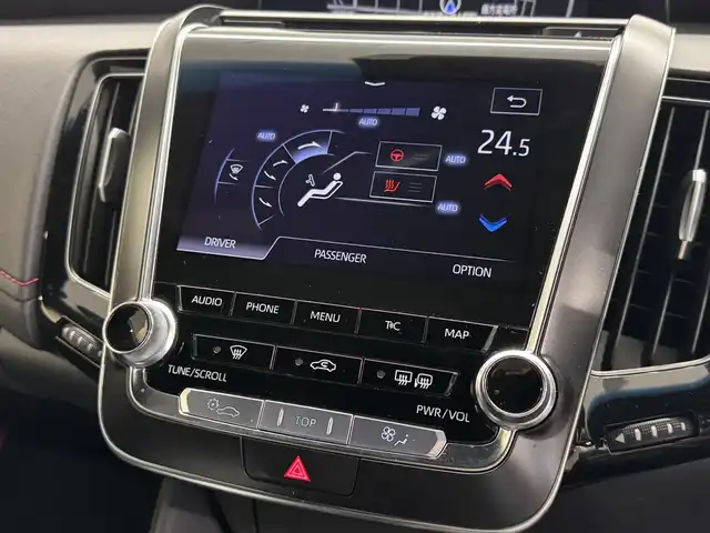 トヨタ クラウン ハイブリッド RS リミテッド 三重県 2020(令2)年 5.4万km ホワイトパールクリスタルシャイン ハイブリッド/FR/MTモード付フロアCVT/純正 8インチナビ/（AM/FM/CD/DVD/Blu-ray/SDREC/SD/USB/Bluetooth/Miracast/AUX/TV）/パノラミックビューモニター/ドライブレコーダー 前方/ビルトイン ETC/Toyota Safety Sense/・プリクラッシュセーフティ/・レーントレーシングアシスト/・レーダークルコン/・ロードサインアシスト/・アダプティブハイビームシステム/・ブラインドスポットモニター＋リヤクロストラフィックオートブレーキ/・インテリジェントクリアランスソナー［パーキングサポートブレーキ（静止物）］/・インテリジェント パーキングアシスト2/・リヤカメラディテクション［RCD］/など/装備/・ハーフレザーシート/・シートヒーター（D/N）/・ステアリングヒーター/・パワーシート（D8way＋ランバーサポート/N4way（肩口スイッチ付））/・カラーヘッドアップディスプレイ/・左右独立オートエアコン/・雨滴感応式フロントワイパー/・AC100Vコンセント（100W）/・3眼LEDヘッドランプ/・オートライト/・専用18inAW/・プッシュスタート/・保/取/ナビ取/・スマートキーx2/など
