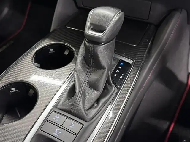 トヨタ クラウン ハイブリッド RS リミテッド 三重県 2020(令2)年 5.4万km ホワイトパールクリスタルシャイン ハイブリッド/FR/MTモード付フロアCVT/純正 8インチナビ/（AM/FM/CD/DVD/Blu-ray/SDREC/SD/USB/Bluetooth/Miracast/AUX/TV）/パノラミックビューモニター/ドライブレコーダー 前方/ビルトイン ETC/Toyota Safety Sense/・プリクラッシュセーフティ/・レーントレーシングアシスト/・レーダークルコン/・ロードサインアシスト/・アダプティブハイビームシステム/・ブラインドスポットモニター＋リヤクロストラフィックオートブレーキ/・インテリジェントクリアランスソナー［パーキングサポートブレーキ（静止物）］/・インテリジェント パーキングアシスト2/・リヤカメラディテクション［RCD］/など/装備/・ハーフレザーシート/・シートヒーター（D/N）/・ステアリングヒーター/・パワーシート（D8way＋ランバーサポート/N4way（肩口スイッチ付））/・カラーヘッドアップディスプレイ/・左右独立オートエアコン/・雨滴感応式フロントワイパー/・AC100Vコンセント（100W）/・3眼LEDヘッドランプ/・オートライト/・専用18inAW/・プッシュスタート/・保/取/ナビ取/・スマートキーx2/など