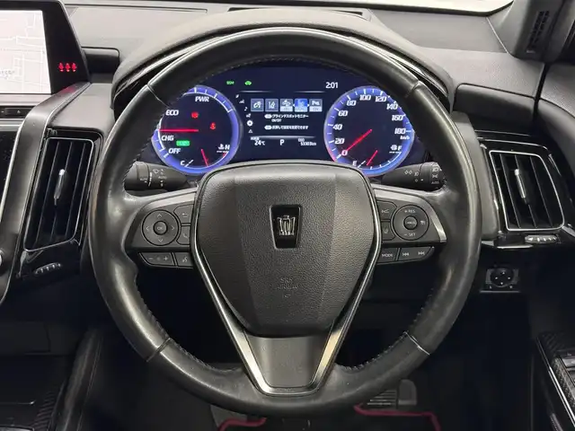 トヨタ クラウン ハイブリッド RS リミテッド 三重県 2020(令2)年 5.4万km ホワイトパールクリスタルシャイン ハイブリッド/FR/MTモード付フロアCVT/純正 8インチナビ/（AM/FM/CD/DVD/Blu-ray/SDREC/SD/USB/Bluetooth/Miracast/AUX/TV）/パノラミックビューモニター/ドライブレコーダー 前方/ビルトイン ETC/Toyota Safety Sense/・プリクラッシュセーフティ/・レーントレーシングアシスト/・レーダークルコン/・ロードサインアシスト/・アダプティブハイビームシステム/・ブラインドスポットモニター＋リヤクロストラフィックオートブレーキ/・インテリジェントクリアランスソナー［パーキングサポートブレーキ（静止物）］/・インテリジェント パーキングアシスト2/・リヤカメラディテクション［RCD］/など/装備/・ハーフレザーシート/・シートヒーター（D/N）/・ステアリングヒーター/・パワーシート（D8way＋ランバーサポート/N4way（肩口スイッチ付））/・カラーヘッドアップディスプレイ/・左右独立オートエアコン/・雨滴感応式フロントワイパー/・AC100Vコンセント（100W）/・3眼LEDヘッドランプ/・オートライト/・専用18inAW/・プッシュスタート/・保/取/ナビ取/・スマートキーx2/など