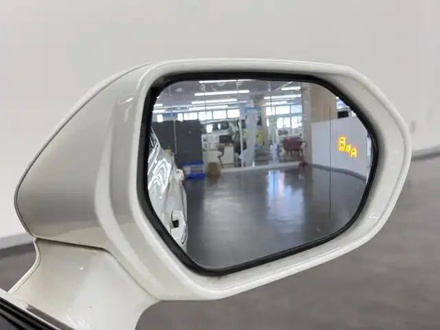 トヨタ クラウン ハイブリッド RS リミテッド 三重県 2020(令2)年 5.4万km ホワイトパールクリスタルシャイン ハイブリッド/FR/MTモード付フロアCVT/純正 8インチナビ/（AM/FM/CD/DVD/Blu-ray/SDREC/SD/USB/Bluetooth/Miracast/AUX/TV）/パノラミックビューモニター/ドライブレコーダー 前方/ビルトイン ETC/Toyota Safety Sense/・プリクラッシュセーフティ/・レーントレーシングアシスト/・レーダークルコン/・ロードサインアシスト/・アダプティブハイビームシステム/・ブラインドスポットモニター＋リヤクロストラフィックオートブレーキ/・インテリジェントクリアランスソナー［パーキングサポートブレーキ（静止物）］/・インテリジェント パーキングアシスト2/・リヤカメラディテクション［RCD］/など/装備/・ハーフレザーシート/・シートヒーター（D/N）/・ステアリングヒーター/・パワーシート（D8way＋ランバーサポート/N4way（肩口スイッチ付））/・カラーヘッドアップディスプレイ/・左右独立オートエアコン/・雨滴感応式フロントワイパー/・AC100Vコンセント（100W）/・3眼LEDヘッドランプ/・オートライト/・専用18inAW/・プッシュスタート/・保/取/ナビ取/・スマートキーx2/など