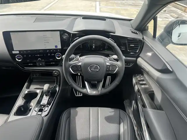レクサス ＮＸ 350h Fスポーツ 広島県 2025(令7)年 0.1千km ホワイトノーヴァガラスフレーク ○走行距離14km（検査時）/ワンオーナー/ムーンルーフ/パノラミックビューモニターセット/純正ナビ/・フルセグTV/・Bluetooth/セーフティシステムプラス/・プリクラッシュセーフティ/・レーンディパーチャーアラート/・レーントレーシングアシスト/・レーダークルーズコントロール/・ロードサインアシスト/・発進遅れ告知システム/・ドライバー異常時対応システム/・プロアクティブドライビングアシスト/・オートマチックハイビーム/ブラインドスポットモニター/パーキングサポートブレーキ/ドライビングモードセレクト/パワーシート（運転席：メモリ付き/助手席）/シートヒーター（運転席/助手席）/ベンチレーション（運転席/助手席）/ステアリングヒーター/ハンズフリーパワーバックドア/○タイヤサイズ：235/50R20/・20インチ5本V字スポークアルミホイール