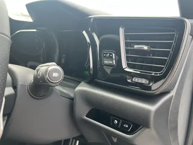 レクサス ＮＸ 350h Fスポーツ 広島県 2025(令7)年 0.1千km ホワイトノーヴァガラスフレーク ○走行距離14km（検査時）/ワンオーナー/ムーンルーフ/パノラミックビューモニターセット/純正ナビ/・フルセグTV/・Bluetooth/セーフティシステムプラス/・プリクラッシュセーフティ/・レーンディパーチャーアラート/・レーントレーシングアシスト/・レーダークルーズコントロール/・ロードサインアシスト/・発進遅れ告知システム/・ドライバー異常時対応システム/・プロアクティブドライビングアシスト/・オートマチックハイビーム/ブラインドスポットモニター/パーキングサポートブレーキ/ドライビングモードセレクト/パワーシート（運転席：メモリ付き/助手席）/シートヒーター（運転席/助手席）/ベンチレーション（運転席/助手席）/ステアリングヒーター/ハンズフリーパワーバックドア/○タイヤサイズ：235/50R20/・20インチ5本V字スポークアルミホイール