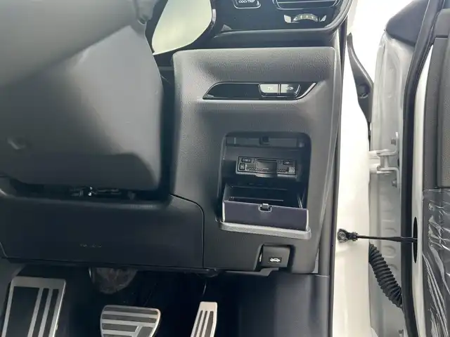 レクサス ＮＸ 350h Fスポーツ 広島県 2025(令7)年 0.1千km ホワイトノーヴァガラスフレーク ○走行距離14km（検査時）/ワンオーナー/ムーンルーフ/パノラミックビューモニターセット/純正ナビ/・フルセグTV/・Bluetooth/セーフティシステムプラス/・プリクラッシュセーフティ/・レーンディパーチャーアラート/・レーントレーシングアシスト/・レーダークルーズコントロール/・ロードサインアシスト/・発進遅れ告知システム/・ドライバー異常時対応システム/・プロアクティブドライビングアシスト/・オートマチックハイビーム/ブラインドスポットモニター/パーキングサポートブレーキ/ドライビングモードセレクト/パワーシート（運転席：メモリ付き/助手席）/シートヒーター（運転席/助手席）/ベンチレーション（運転席/助手席）/ステアリングヒーター/ハンズフリーパワーバックドア/○タイヤサイズ：235/50R20/・20インチ5本V字スポークアルミホイール