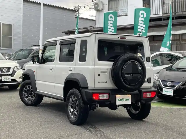 スズキ ジムニー ノマド FC 宮城県 2025(令7)年 0.1千km アークティックホワイトパール ワンオーナー/切替式4WD/コーナーセンサー/アイドリングストップ/ヘッドライトウォッシャー/ダウンヒルアシスト/レーダークルーズコントロール/衝突軽減システム/レーンキープアシスト/横滑り防止装置/前席シートヒーター/背面タイヤ/オートライト/電動格納ミラー/エンジンプッシュスタート/スマートキー/スペアキー/保証書/取り扱い説明書/純正AW付き夏タイヤ（195/80/R15）