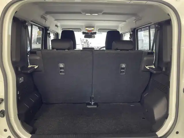 スズキ ジムニー ノマド FC 宮城県 2025(令7)年 0.1千km アークティックホワイトパール ワンオーナー/切替式4WD/コーナーセンサー/アイドリングストップ/ヘッドライトウォッシャー/ダウンヒルアシスト/レーダークルーズコントロール/衝突軽減システム/レーンキープアシスト/横滑り防止装置/前席シートヒーター/背面タイヤ/オートライト/電動格納ミラー/エンジンプッシュスタート/スマートキー/スペアキー/保証書/取り扱い説明書/純正AW付き夏タイヤ（195/80/R15）