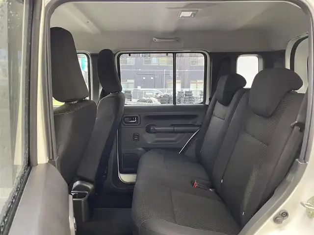 スズキ ジムニー ノマド FC 宮城県 2025(令7)年 0.1千km アークティックホワイトパール ワンオーナー/切替式4WD/コーナーセンサー/アイドリングストップ/ヘッドライトウォッシャー/ダウンヒルアシスト/レーダークルーズコントロール/衝突軽減システム/レーンキープアシスト/横滑り防止装置/前席シートヒーター/背面タイヤ/オートライト/電動格納ミラー/エンジンプッシュスタート/スマートキー/スペアキー/保証書/取り扱い説明書/純正AW付き夏タイヤ（195/80/R15）