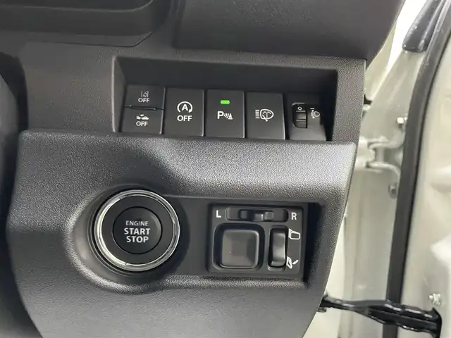 スズキ ジムニー ノマド FC 宮城県 2025(令7)年 0.1千km アークティックホワイトパール ワンオーナー/切替式4WD/コーナーセンサー/アイドリングストップ/ヘッドライトウォッシャー/ダウンヒルアシスト/レーダークルーズコントロール/衝突軽減システム/レーンキープアシスト/横滑り防止装置/前席シートヒーター/背面タイヤ/オートライト/電動格納ミラー/エンジンプッシュスタート/スマートキー/スペアキー/保証書/取り扱い説明書/純正AW付き夏タイヤ（195/80/R15）