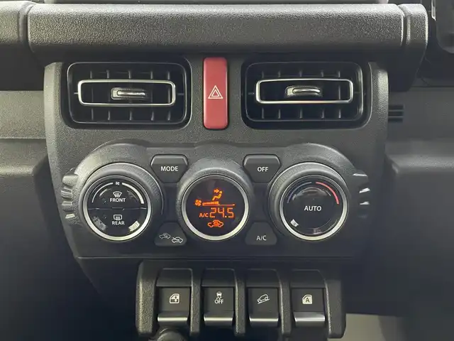 スズキ ジムニー ノマド FC 宮城県 2025(令7)年 0.1千km アークティックホワイトパール ワンオーナー/切替式4WD/コーナーセンサー/アイドリングストップ/ヘッドライトウォッシャー/ダウンヒルアシスト/レーダークルーズコントロール/衝突軽減システム/レーンキープアシスト/横滑り防止装置/前席シートヒーター/背面タイヤ/オートライト/電動格納ミラー/エンジンプッシュスタート/スマートキー/スペアキー/保証書/取り扱い説明書/純正AW付き夏タイヤ（195/80/R15）