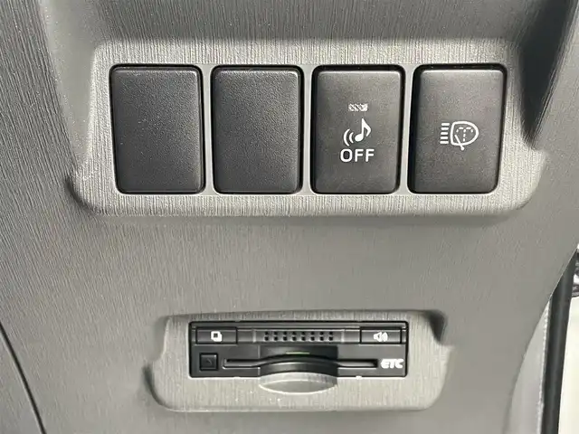 トヨタ プリウス α S ツーリングセレクション 長崎県 2012(平24)年 5.9万km ホワイトパールクリスタルシャイン (株)IDOMが運営する【じしゃロン長崎店】の自社ローン対象車両になります。こちらは現金ご利用時の価格です。自社ローンご希望の方は別途その旨お申付け下さい。/・ワンオーナー/・フルセグテレビ/・バックカメラ/・プッシュスタート/・ETC/・LEDヘッドライト/・純正AW/・Fアンダースポイラー/・Rアンダースポイラー